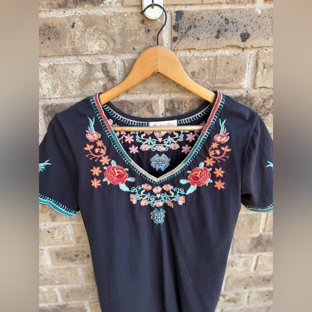 All About Her Embroidered Black Floral Women's Top size small - Picture 4 of 11